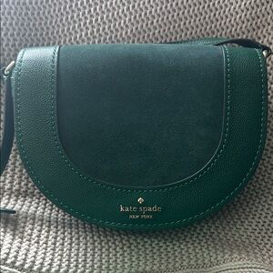 NWT Kate Spade Green Crossbody Bag with Minimalist Saddle Design